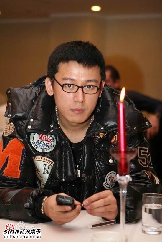 吕行参加活动的照片