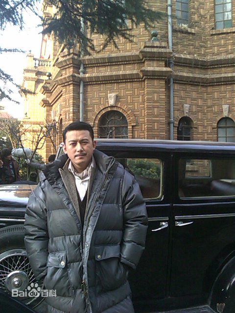 吕行参加活动的照片