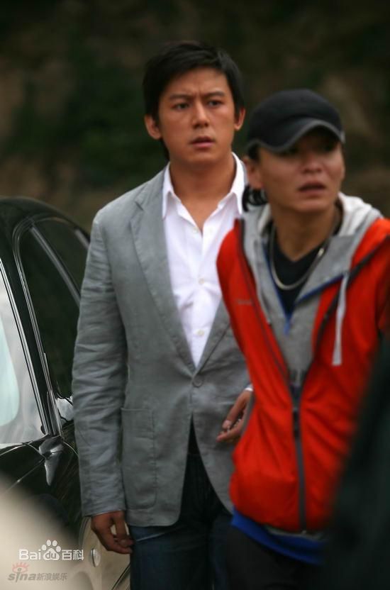 吕行参加活动的照片