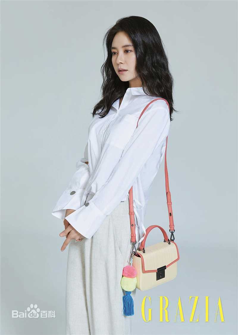 高清宋智孝(Song Ji Hyo<i>（艺名）</i>、 、Cheon Seong Im<i>（出生名）</i>、 、Cheon su-yeon<i>（现用名）</i>)在《GRAZIA》中的图集