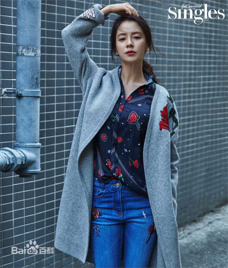 精选宋智孝(Song Ji Hyo<i>（艺名）</i>、 、Cheon Seong Im<i>（出生名）</i>、 、Cheon su-yeon<i>（现用名）</i>)在《Singles》中的图册