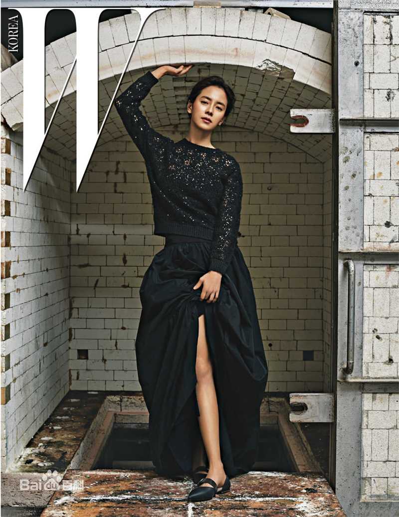 最全宋智孝(Song Ji Hyo<i>（艺名）</i>、 、Cheon Seong Im<i>（出生名）</i>、 、Cheon su-yeon<i>（现用名）</i>)在《W KOREA》中的壁纸