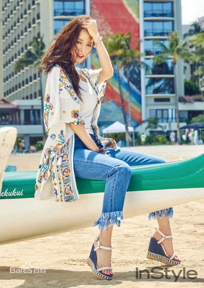 最全宋智孝(Song Ji Hyo<i>（艺名）</i>、 、Cheon Seong Im<i>（出生名）</i>、 、Cheon su-yeon<i>（现用名）</i>)在《InStyle Korea》中的壁纸