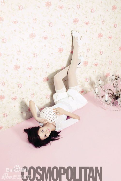 最新宋智孝(Song Ji Hyo<i>（艺名）</i>、 、Cheon Seong Im<i>（出生名）</i>、 、Cheon su-yeon<i>（现用名）</i>)精彩图册