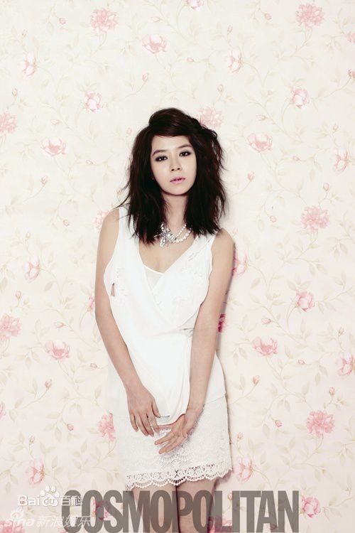 最新宋智孝(Song Ji Hyo<i>（艺名）</i>、 、Cheon Seong Im<i>（出生名）</i>、 、Cheon su-yeon<i>（现用名）</i>)精彩图册