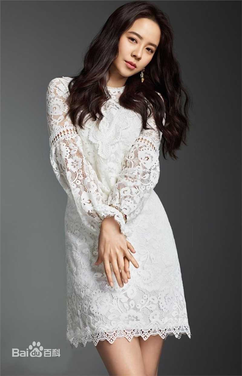 宋智孝(Song Ji Hyo<i>（艺名）</i>、 、Cheon Seong Im<i>（出生名）</i>、 、Cheon su-yeon<i>（现用名）</i>)前后照片