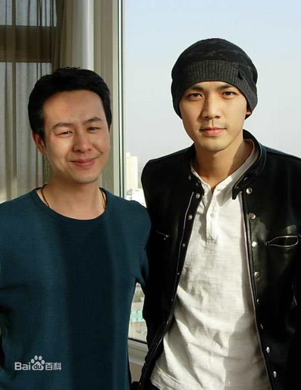 张颂文(Zhang Songwen)与圈中好友合照图片图集