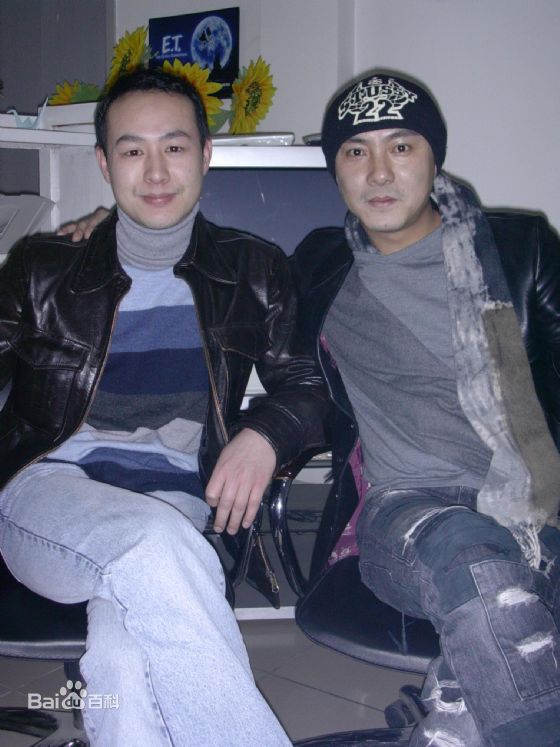 张颂文(Zhang Songwen)与圈中好友合照图片图集