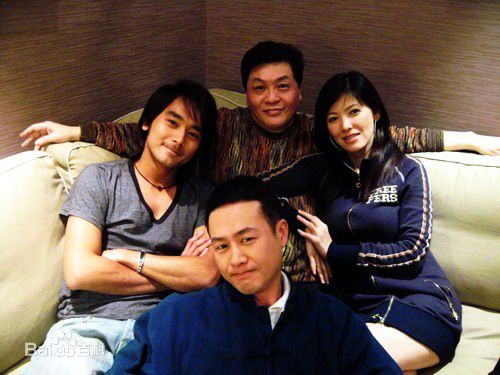 张颂文(Zhang Songwen)与圈中好友合照图片图集