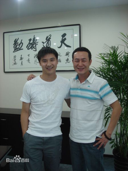 张颂文(Zhang Songwen)与圈中好友合照图片图集