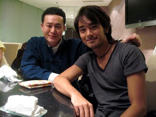 张颂文(Zhang Songwen)与圈中好友合照图片图集