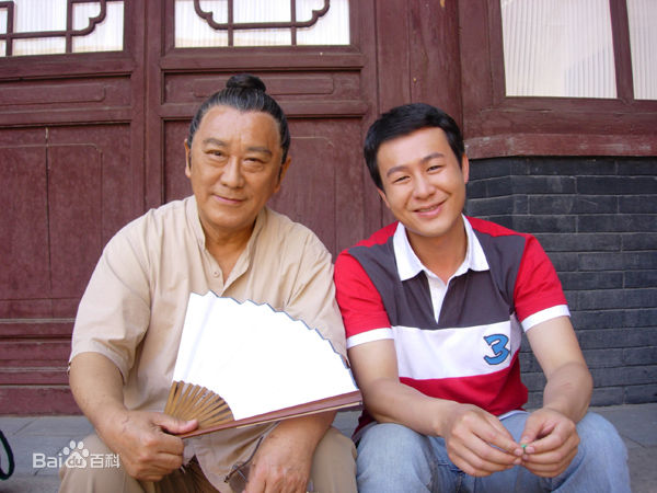 张颂文(Zhang Songwen)与圈中好友合照图片图集