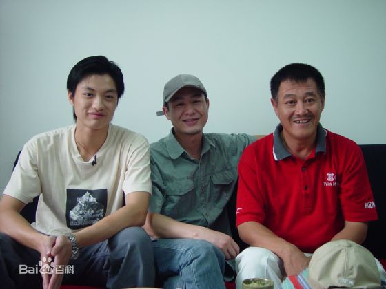 张颂文(Zhang Songwen)与圈中好友合照图片图集