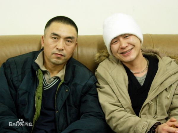 张颂文(Zhang Songwen)与圈中好友合照图片图集