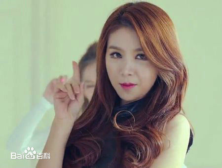 最新曹璐(Cao Lu，)性感图片