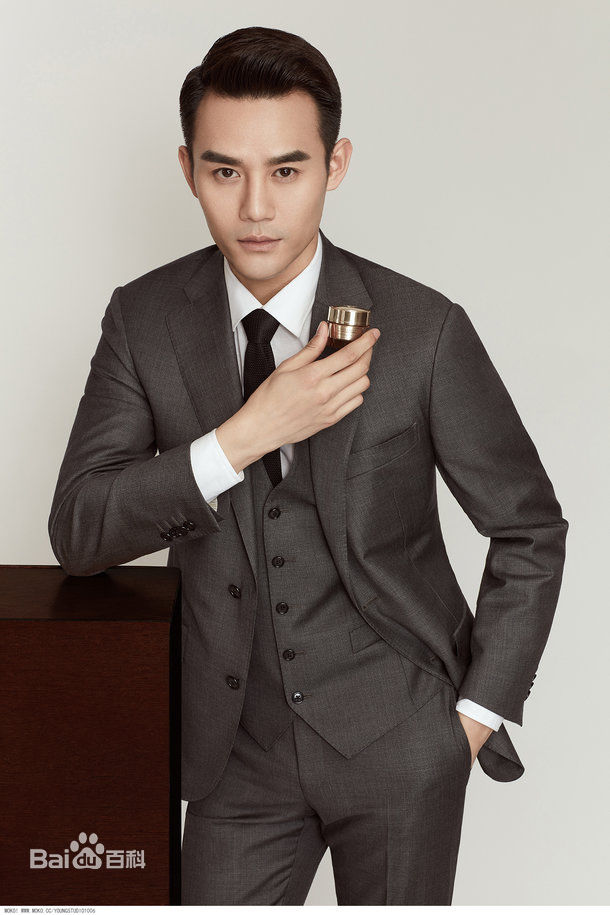 王凯(Wang Kai)雅诗兰黛品牌大使前后照片