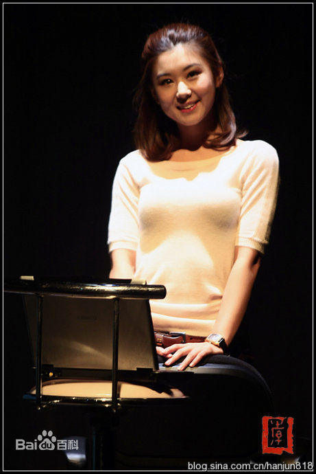 李小萌(Annabel Lee)2011年《第一次亲密接触》剧照