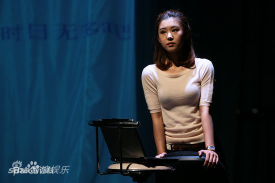 李小萌(Annabel Lee)2011年《第一次亲密接触》剧照