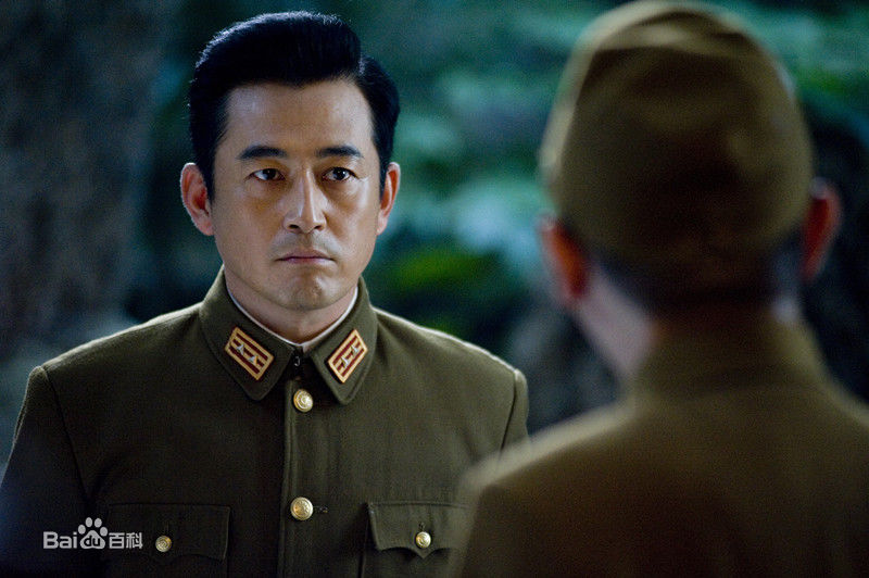 最新王志飞(WangZhifei)在《龙虎人生》中饰演杜松山中的壁纸