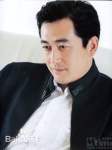 最新王志飞(WangZhifei)在《龙虎人生》中饰演杜松山中的壁纸