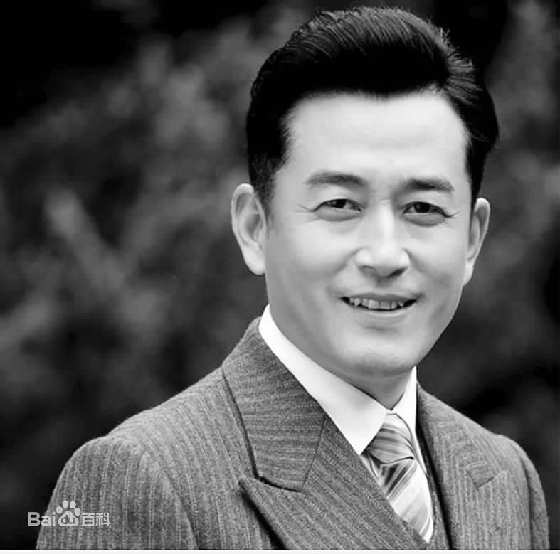 最新王志飞(WangZhifei)在《龙虎人生》中饰演杜松山中的壁纸