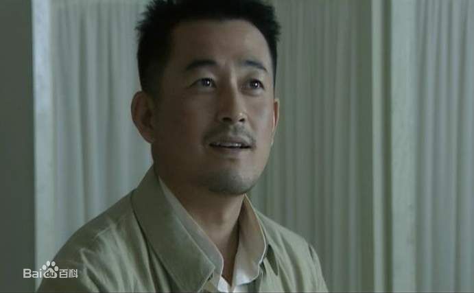 最新王志飞(WangZhifei)在《龙虎人生》中饰演杜松山中的壁纸