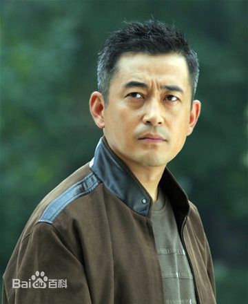 最新王志飞(WangZhifei)在《龙虎人生》中饰演杜松山中的壁纸