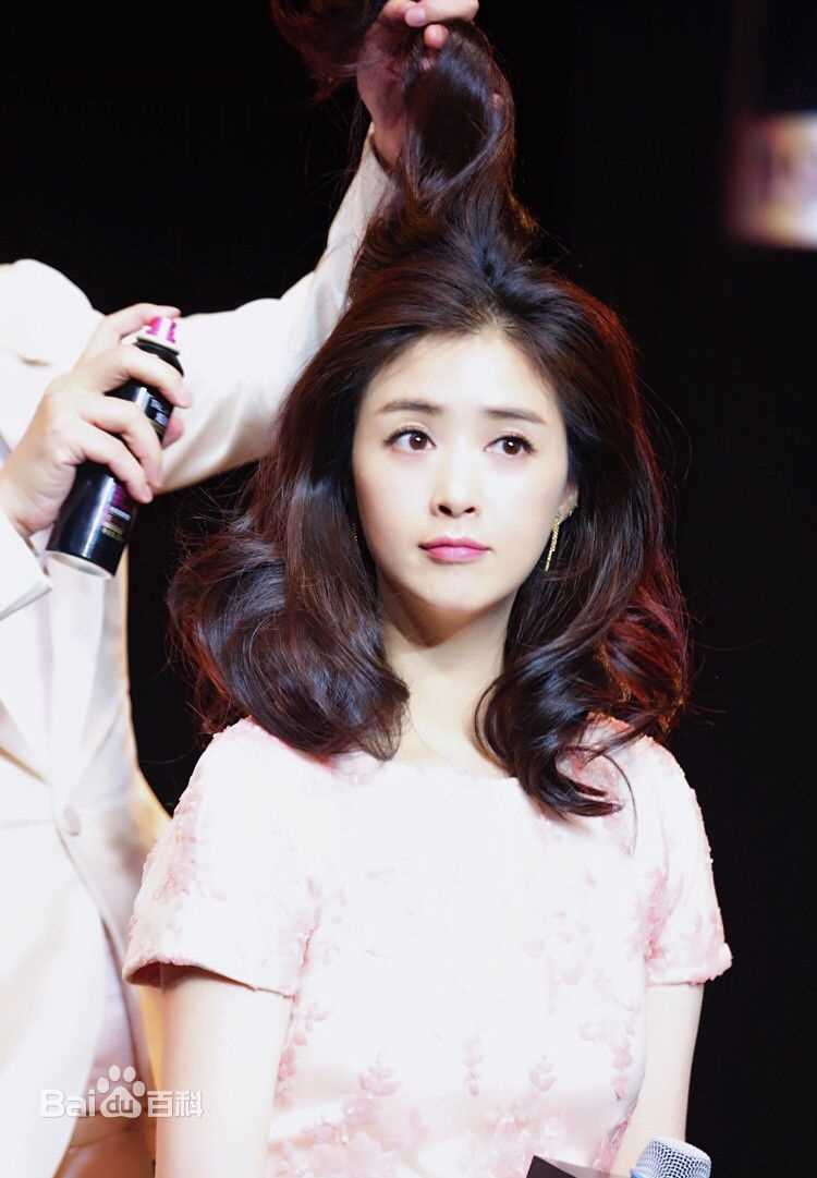 蒋欣(Rulu)出席活动生活照