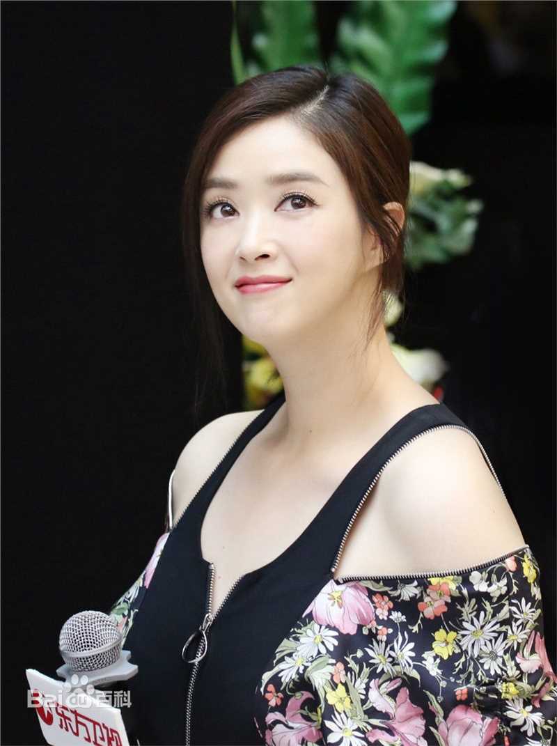 蒋欣(Rulu)出席活动生活照