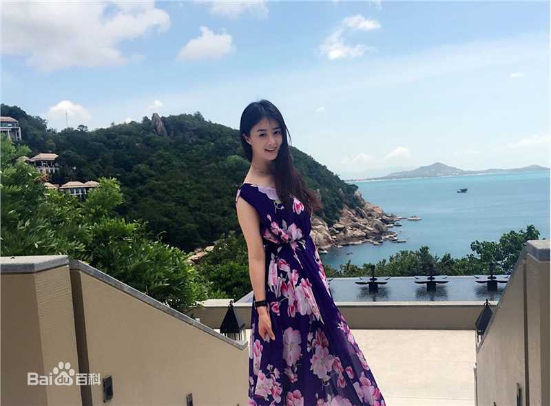 蒋欣(Rulu)生活照壁纸壁纸