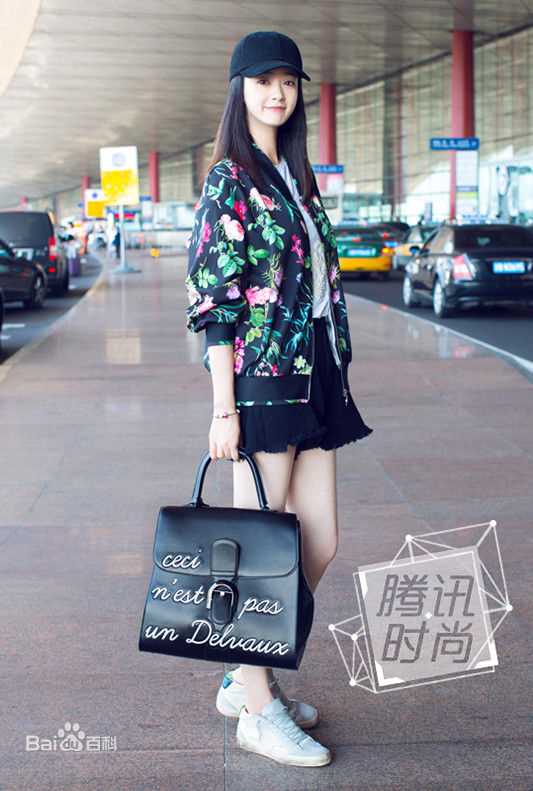 蒋欣(Rulu)街拍图册