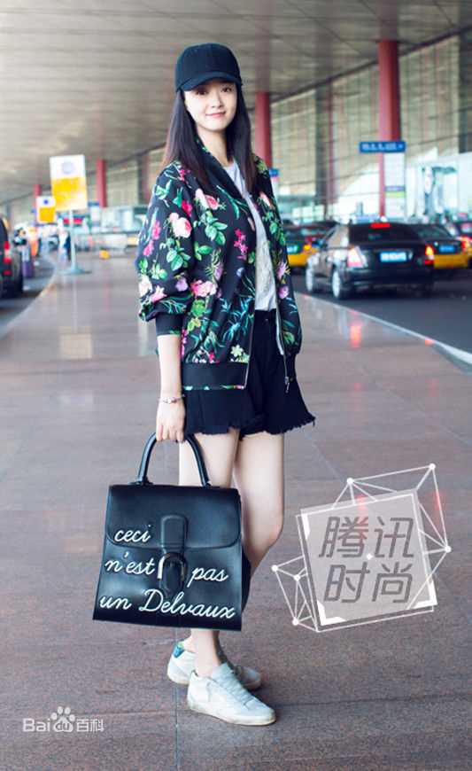 蒋欣(Rulu)街拍图册