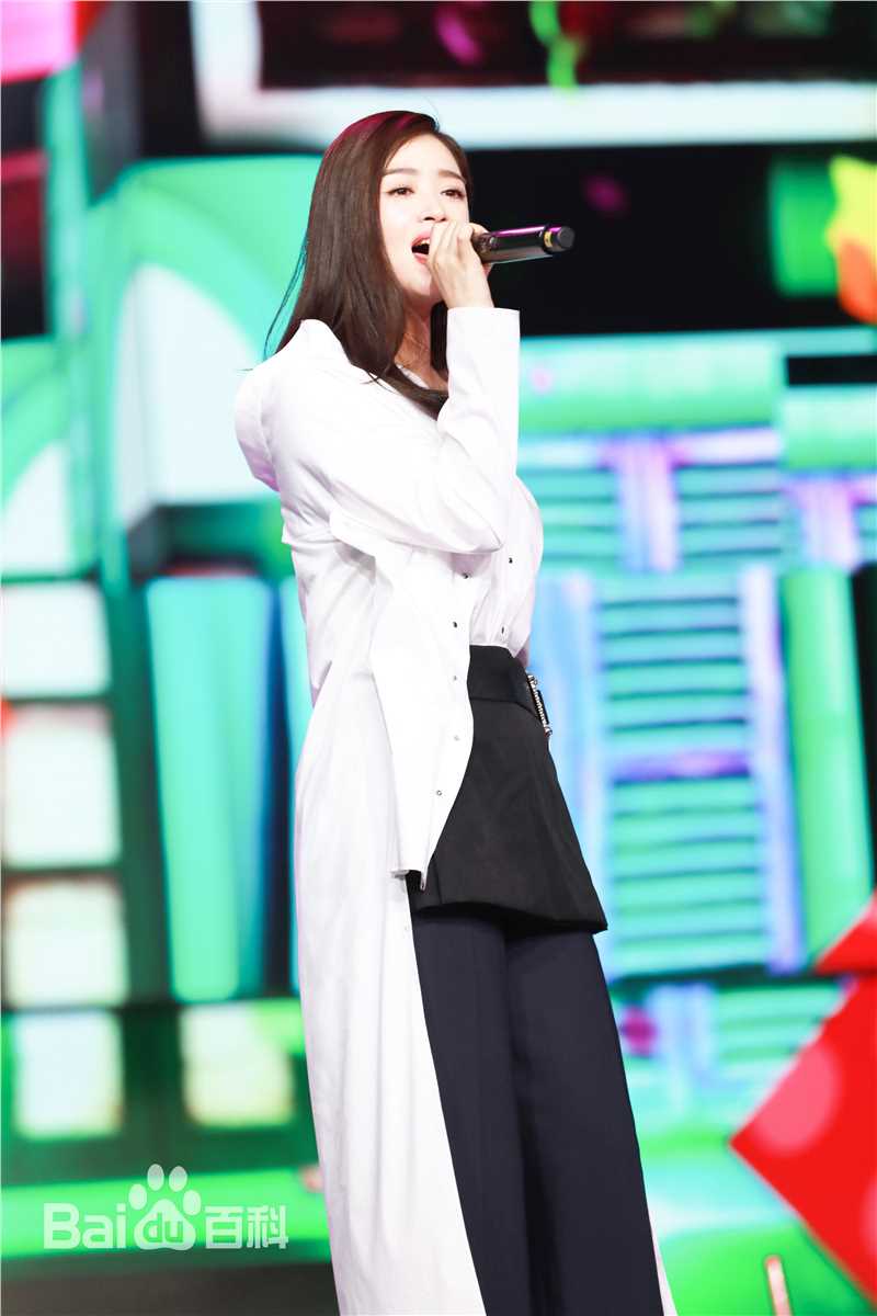 精选蒋欣(Rulu)在《欢乐颂2》开播盛典中的图册