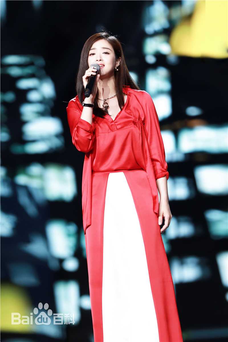 精选蒋欣(Rulu)在《欢乐颂2》开播盛典中的图册