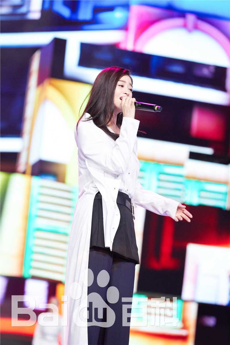 精选蒋欣(Rulu)在《欢乐颂2》开播盛典中的图册