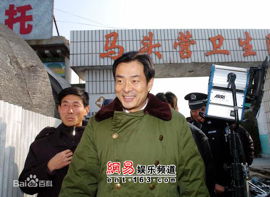 2010《为爱而生》剧照