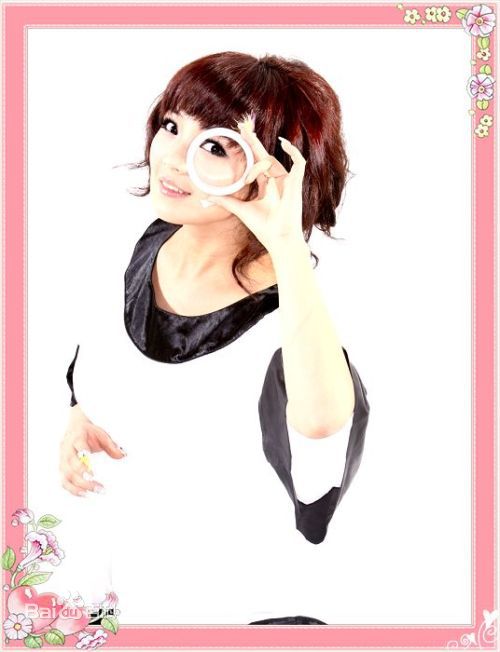 最新斯琴高丽(si qin gao li)在第二张专辑《爱上你》中的壁纸