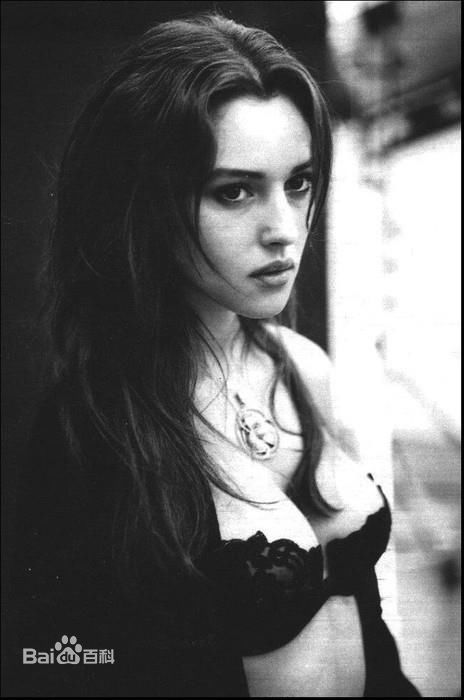 最新莫妮卡·安娜·玛丽亚·贝鲁奇(Monica Anna Maria Bellucci)莫妮卡·贝鲁奇精彩图册