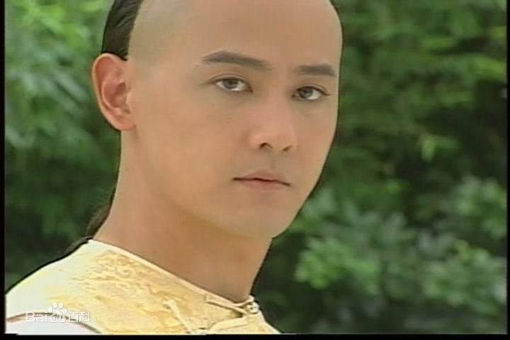 2000年《珍珠彩衣》饰演博尔济吉特守山