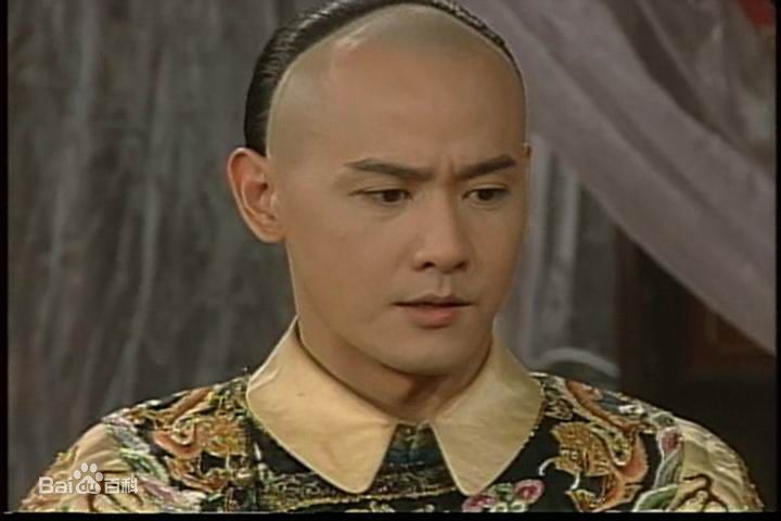 2000年《珍珠彩衣》饰演博尔济吉特守山