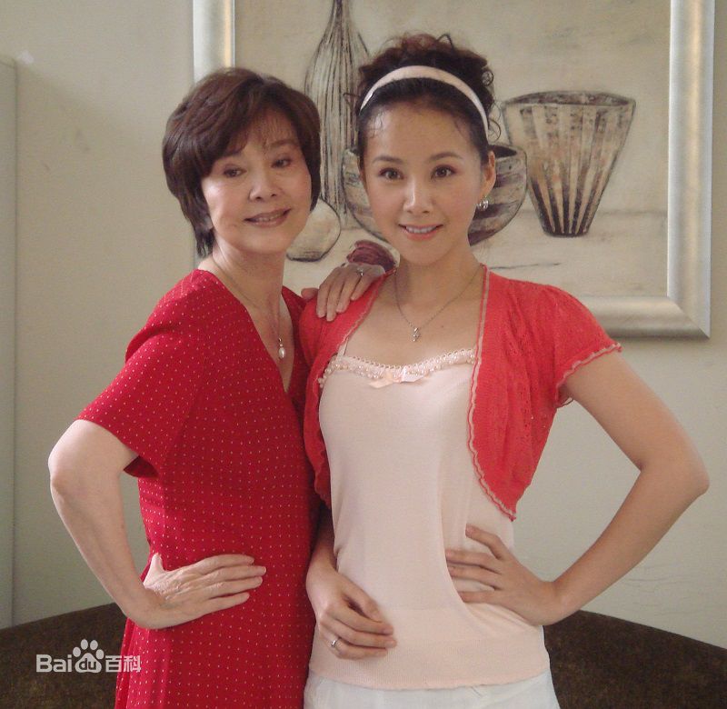 《何琳》生活照