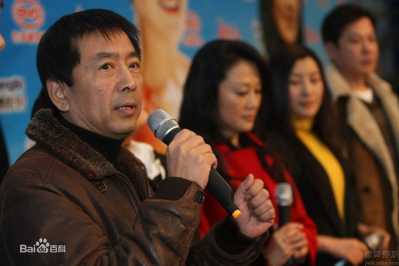 朱翊在红玫瑰黑玫瑰新闻发布会