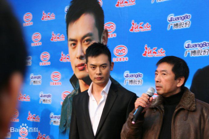 朱翊在红玫瑰黑玫瑰新闻发布会