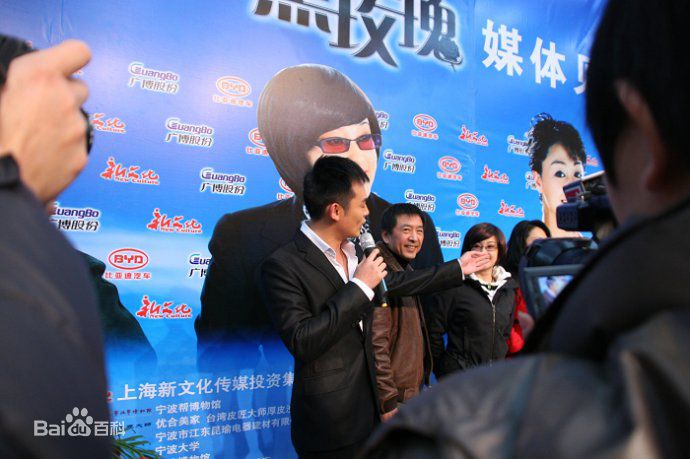 朱翊在红玫瑰黑玫瑰新闻发布会