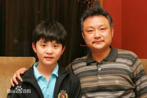 欧阳奋强生活照