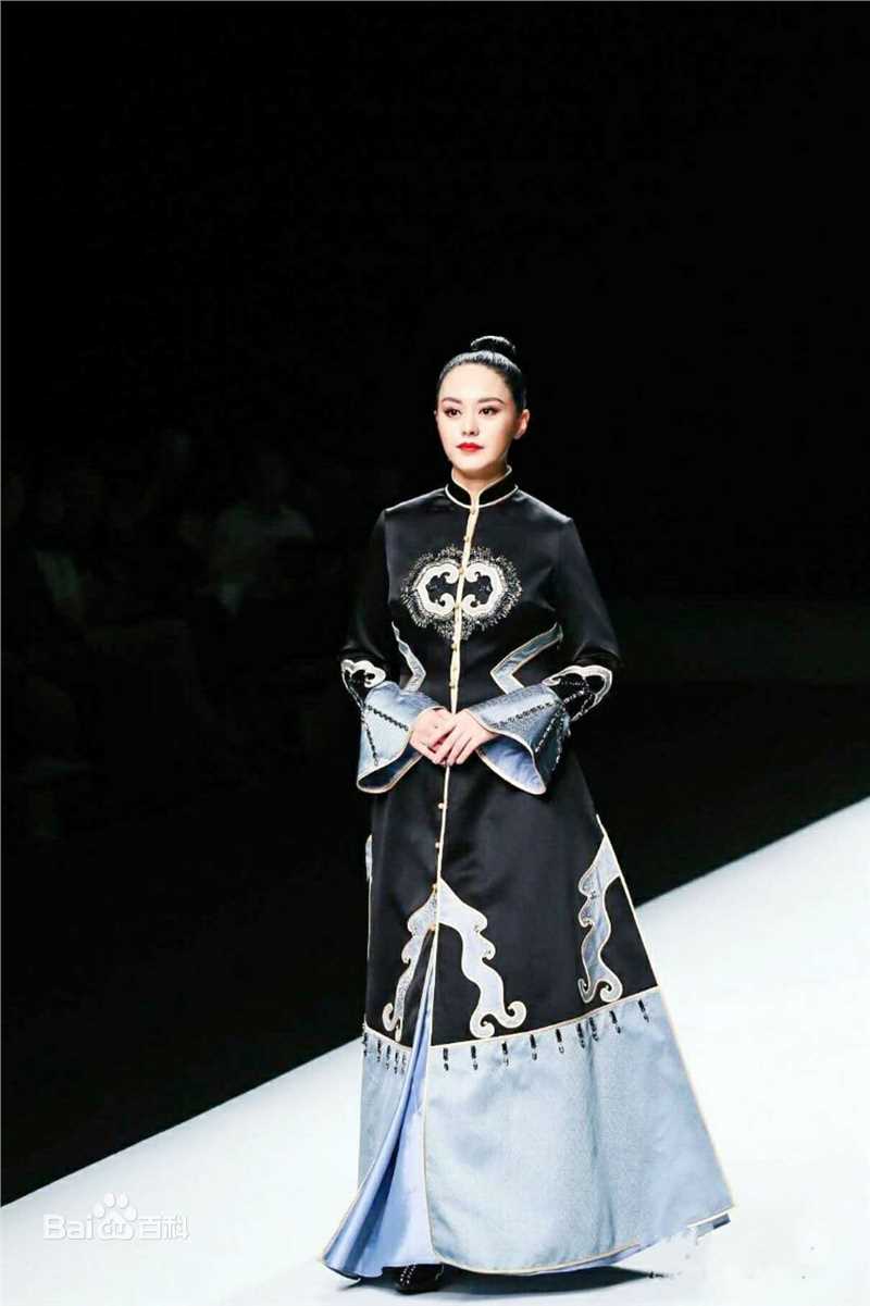 王力可(Rainbow)中国国际时装周 T台秀图片图集