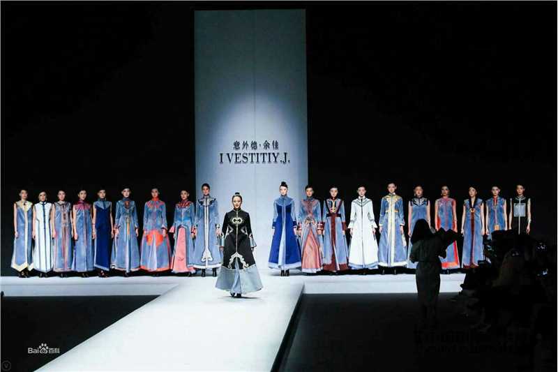王力可(Rainbow)中国国际时装周 T台秀图片图集