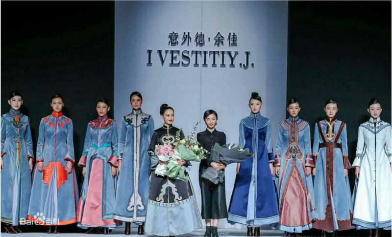 王力可(Rainbow)中国国际时装周 T台秀图片图集