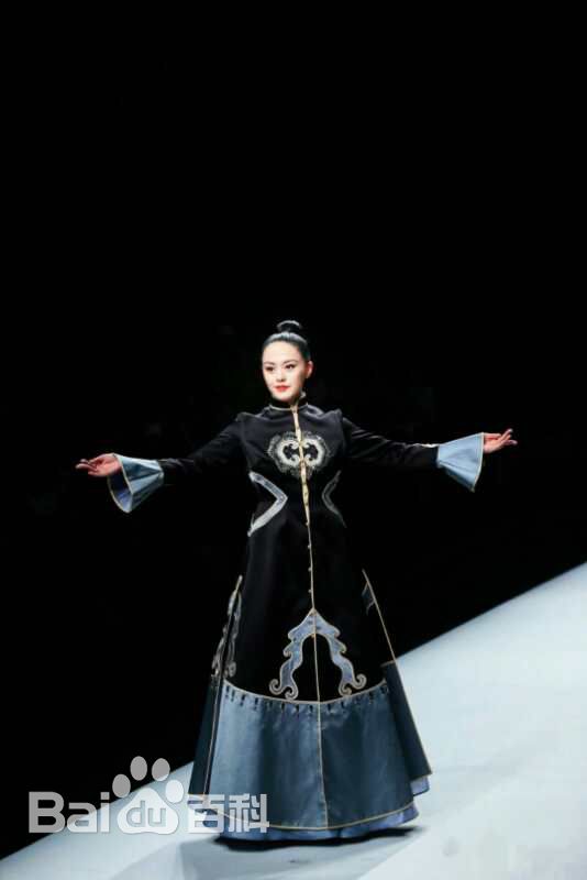 王力可(Rainbow)中国国际时装周 T台秀图片图集