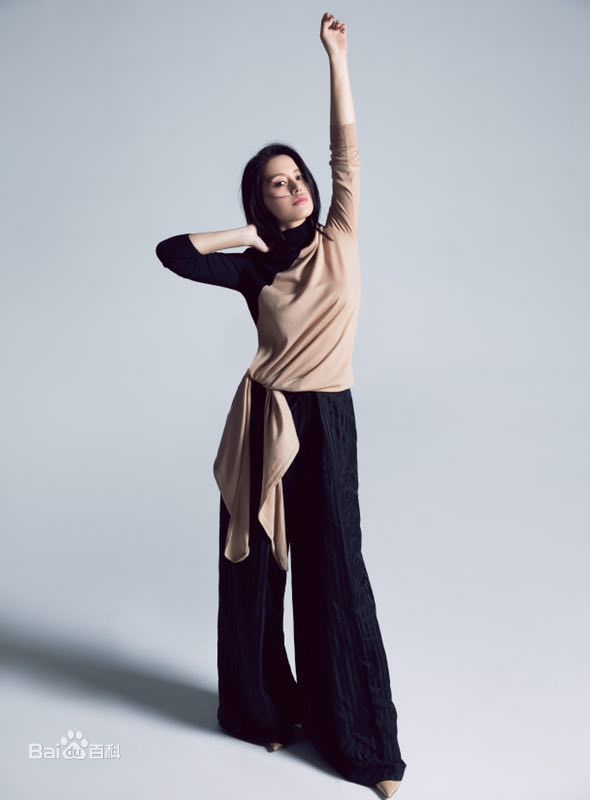 王力可(Rainbow)简约风生活照